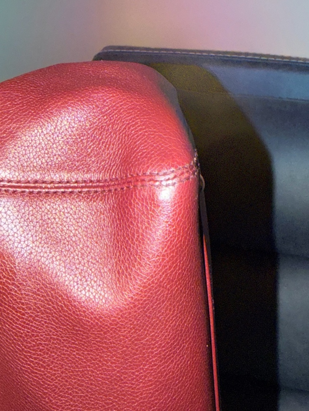 CHANEL Executive Cerf Leather Tote with CC Emblem - Picture 7 of 17